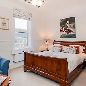 https://apple-tree-boutique-bb.tophotelsbath.com