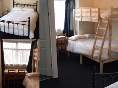**  Waves Bed & Breakfast Blackpool United Kingdom