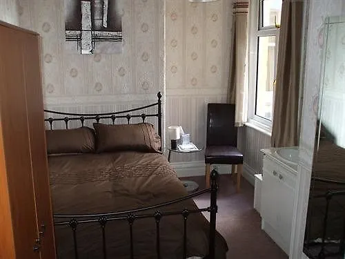 Waves Bed & Breakfast Blackpool United Kingdom